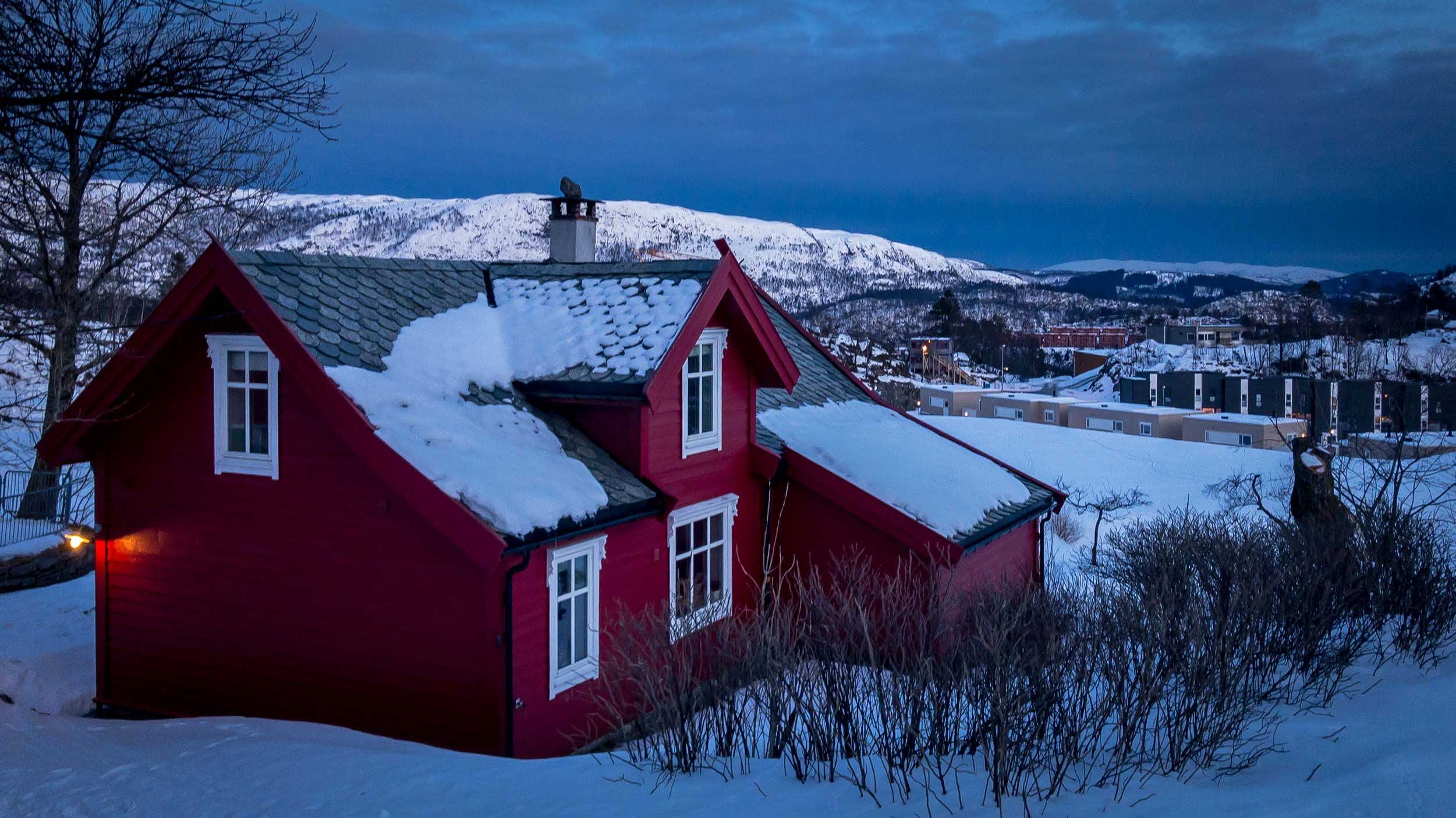 Røde Hus - det gamle gårdshuset på Helgeseter. Foto: Frode Hølleland